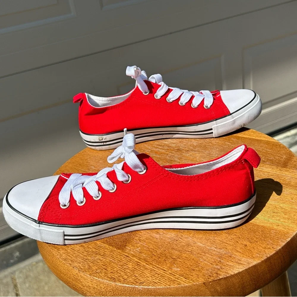 Red sneakers size 9 women’s - Picture 5 of 8